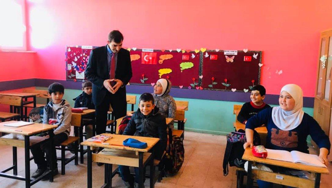 Milli Eğitim Müdürümüz Mevlüt Ergen'den Uyum Sınıflarına Ziyaret