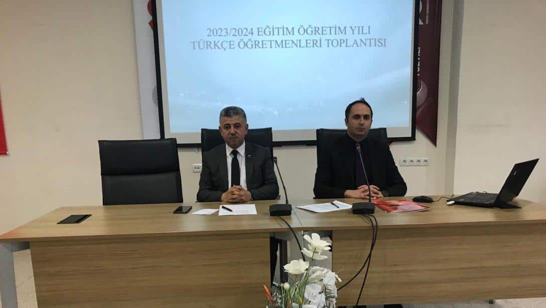 HEDEF-MİRAS Projesi kapsamında 2023-2024 Eğitim Öğretim Yılı  Türkçe Öğretmenleriyle İlçe Milli Eğitim Müdürümüz Sayın Ekrem YURT başkanlığında Aşık Veysel Gençlik ve Kültür Merkezinde toplantı yapıldı.