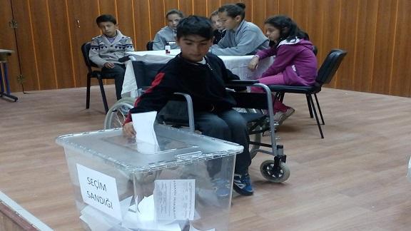 İlçemizde Demokrasi Eğitimi Okul Meclisleri Seçimi Yapıldı