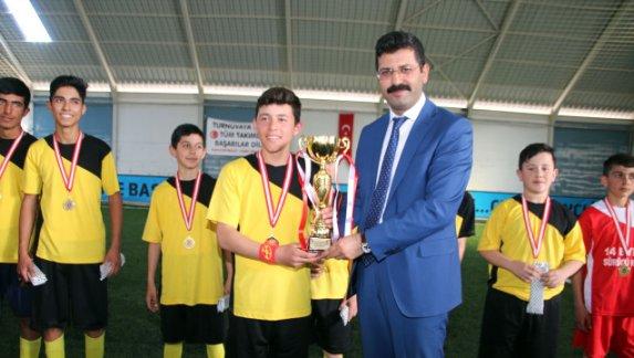 Futbol Turnuvasının Şampiyonu Cemel Ortaokulu Oldu