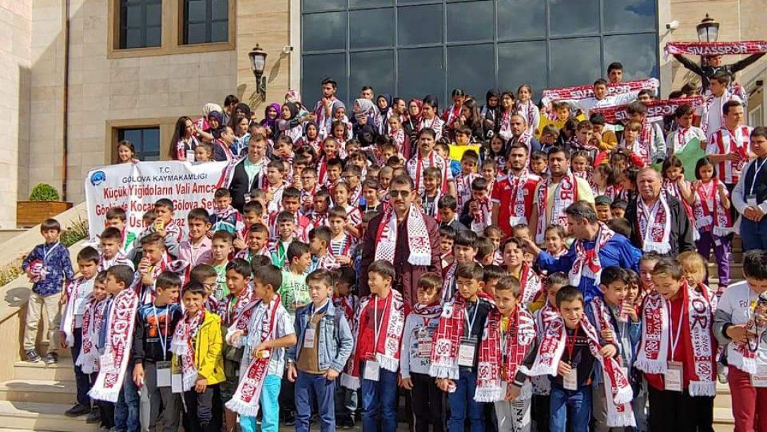 Atatürk İlkokulu ve Şehit Nurcan Karakaya Ortaokulu öğrencileri Sivas Spor Maçını Canlı İzlediler.