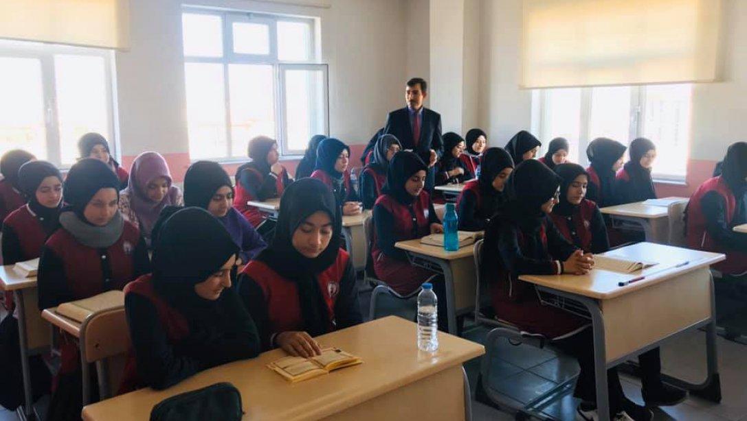 Şehit Özgür Gencer Kız Anadolu İmam Hatip Lisesi Öğrencilerinden İlk Derste Fetih Süresi
