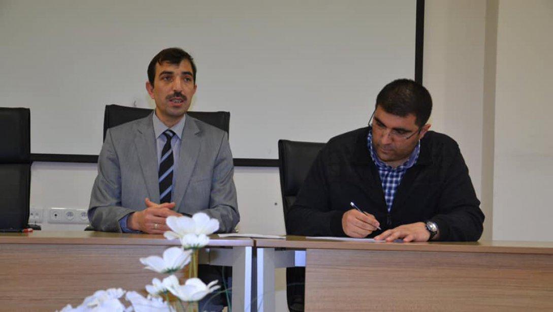 Milli Eğitim Müdürü Mevlüt Ergen başkanlığında Aşık Veysel Kültür Merkezinde okul MüdürleriyleToplantı