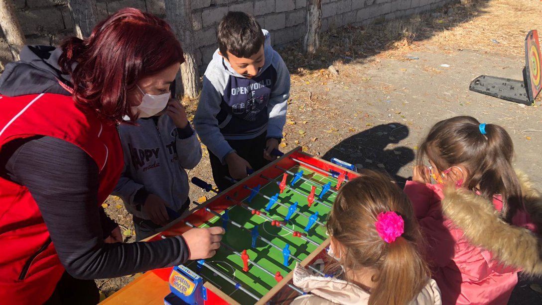 Sivas Farabi Gençlik Merkezinden Döllük Şehit Oğuz Yorulmaz İlkokuluna Ziyaret
